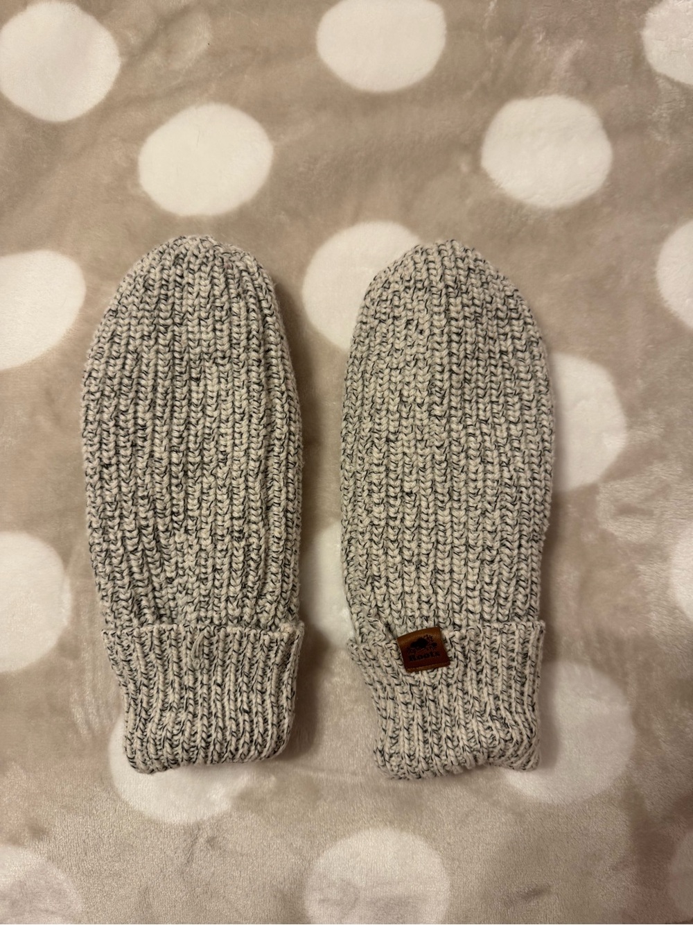 Roots Women’s Knit Mittens in Heather Gray